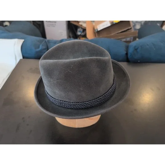 Cartier Charcoal Fedora with Crimson Detail - Picture 4 of 9